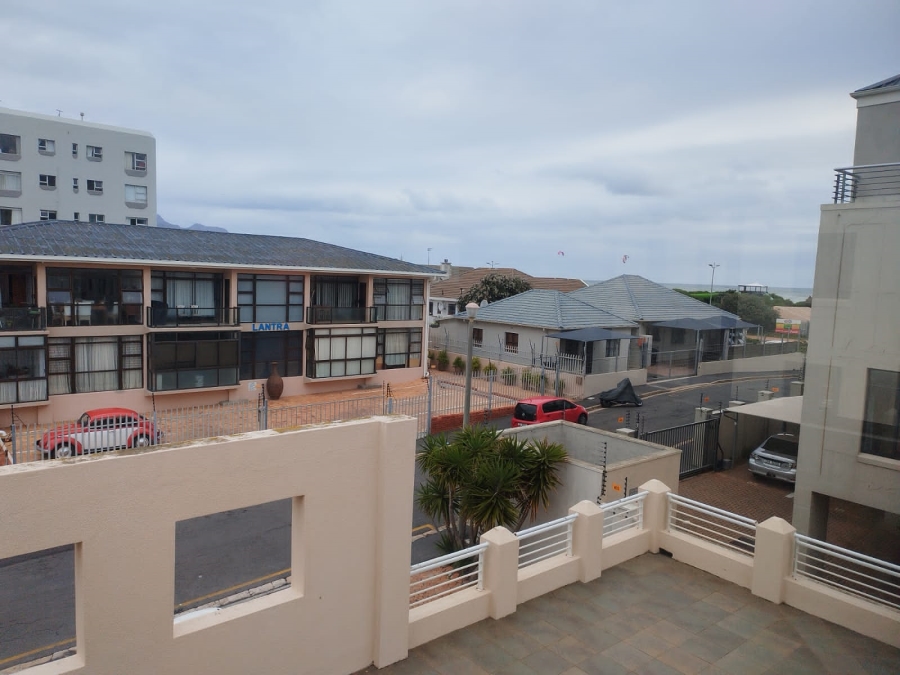 To Let 5 Bedroom Property for Rent in Strand Central Western Cape